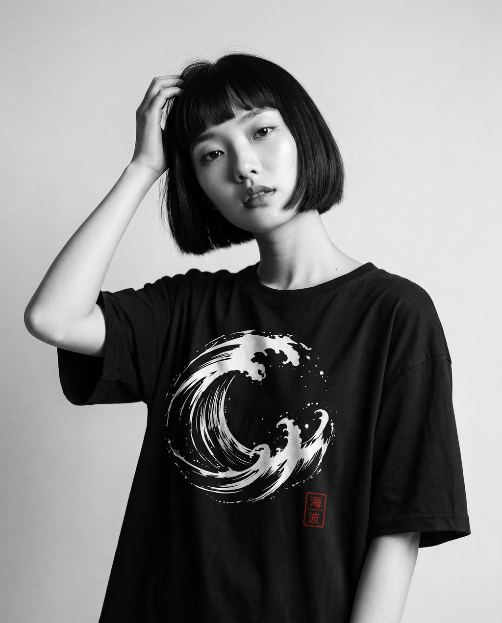 Nagi in the Kuroi Umi Nami Tee — hand in hair