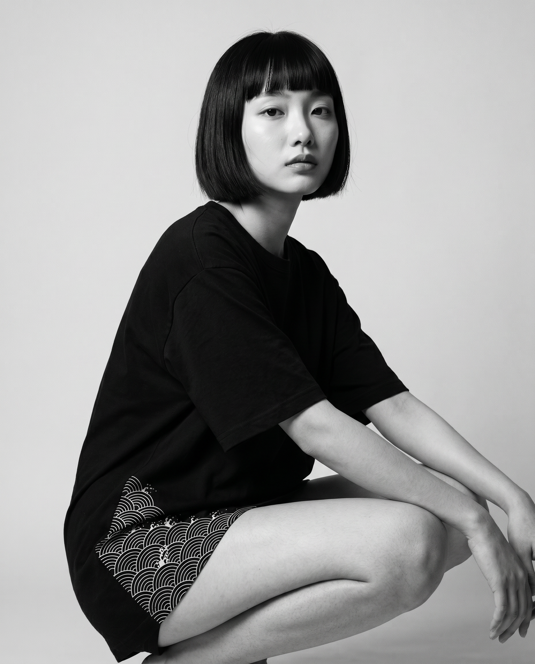 Nagi in the Kuroi Seigaiha Wave Tee — crouching