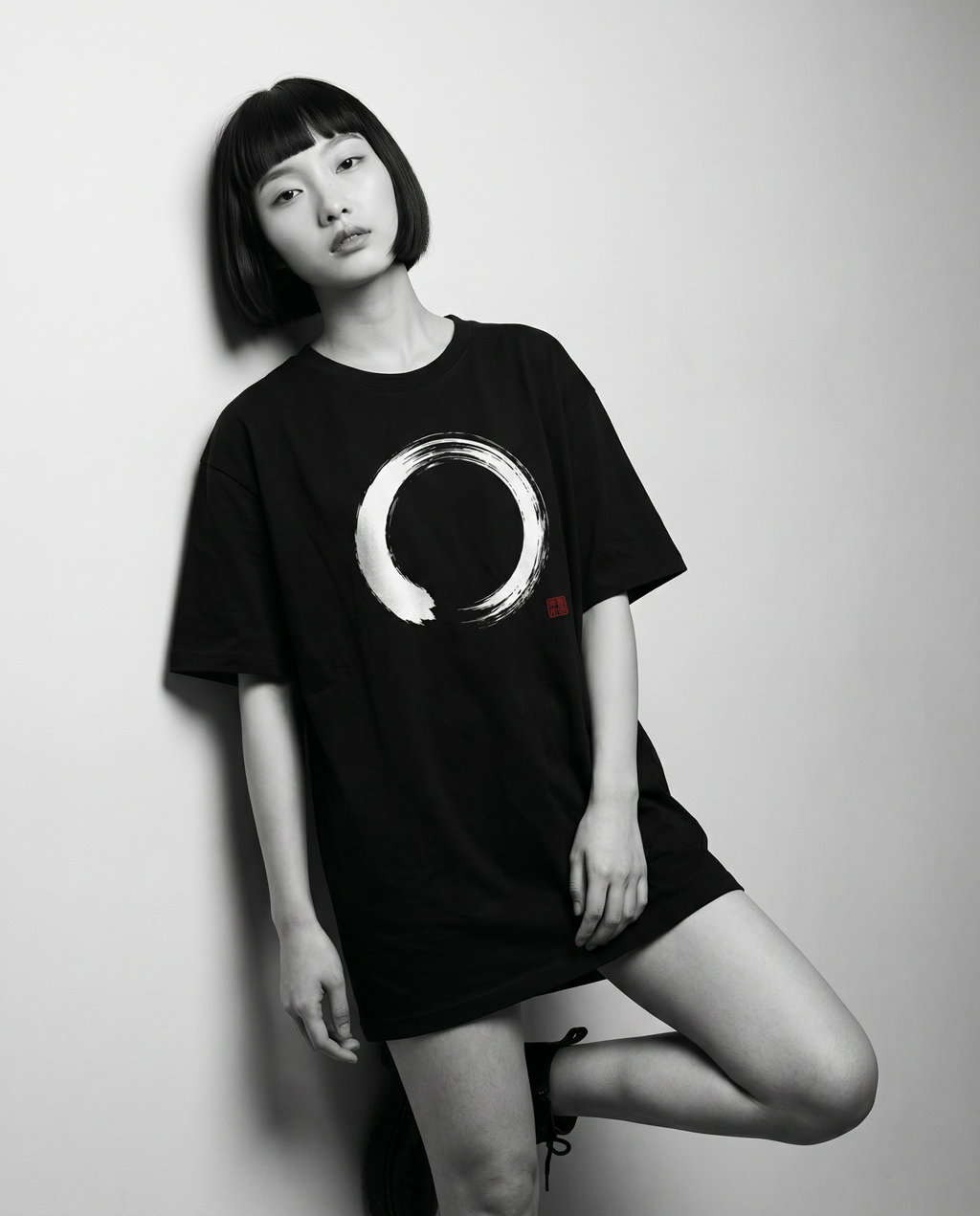 Nagi in the Kuroi Shizuka Brushstroke Tee — leaning