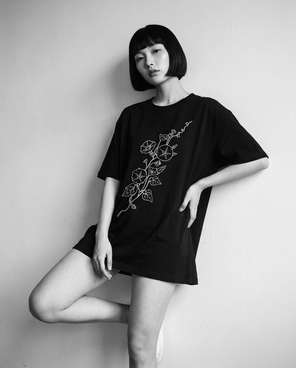 Nagi in the Kuroi Asagao Morning Glory Tee — leaning