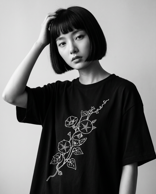 Nagi in the Kuroi Asagao Morning Glory Tee — hand in hair