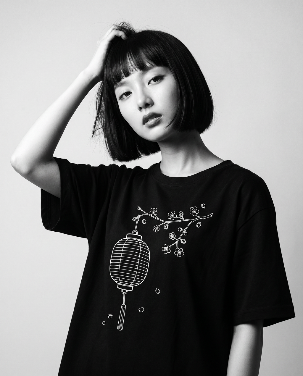 Nagi in the Kuroi Chochin to Sakura Tee — hand in hair