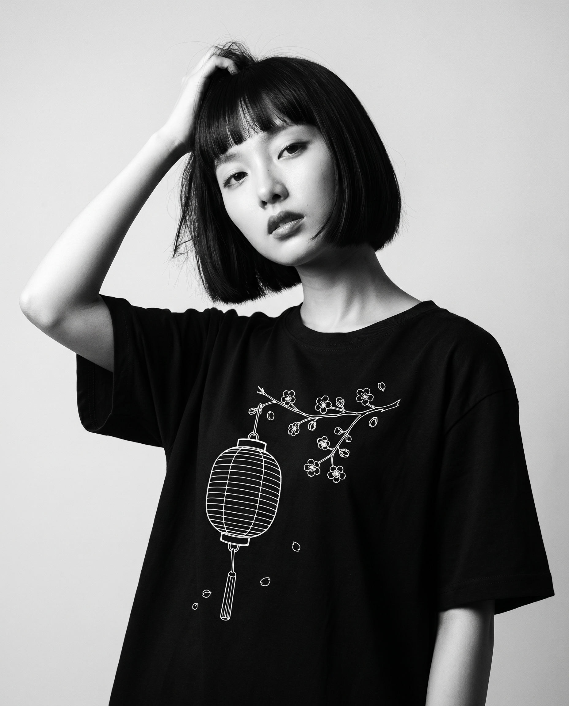Nagi in the Kuroi Chochin to Sakura Tee — hand in hair