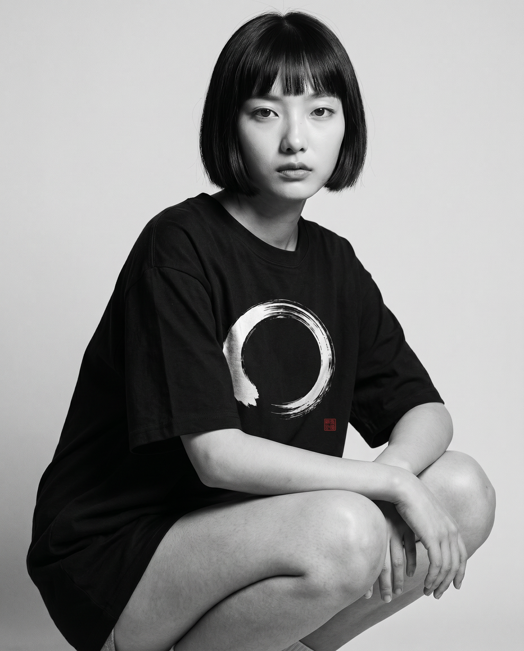 Nagi in the Kuroi Shizuka Brushstroke Tee — crouching