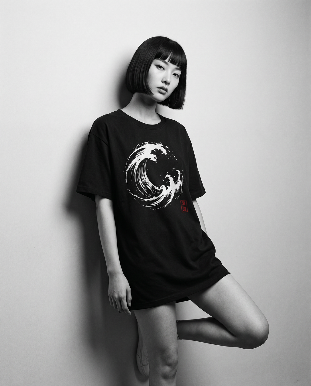 Nagi in the Kuroi Umi Nami Tee — leaning