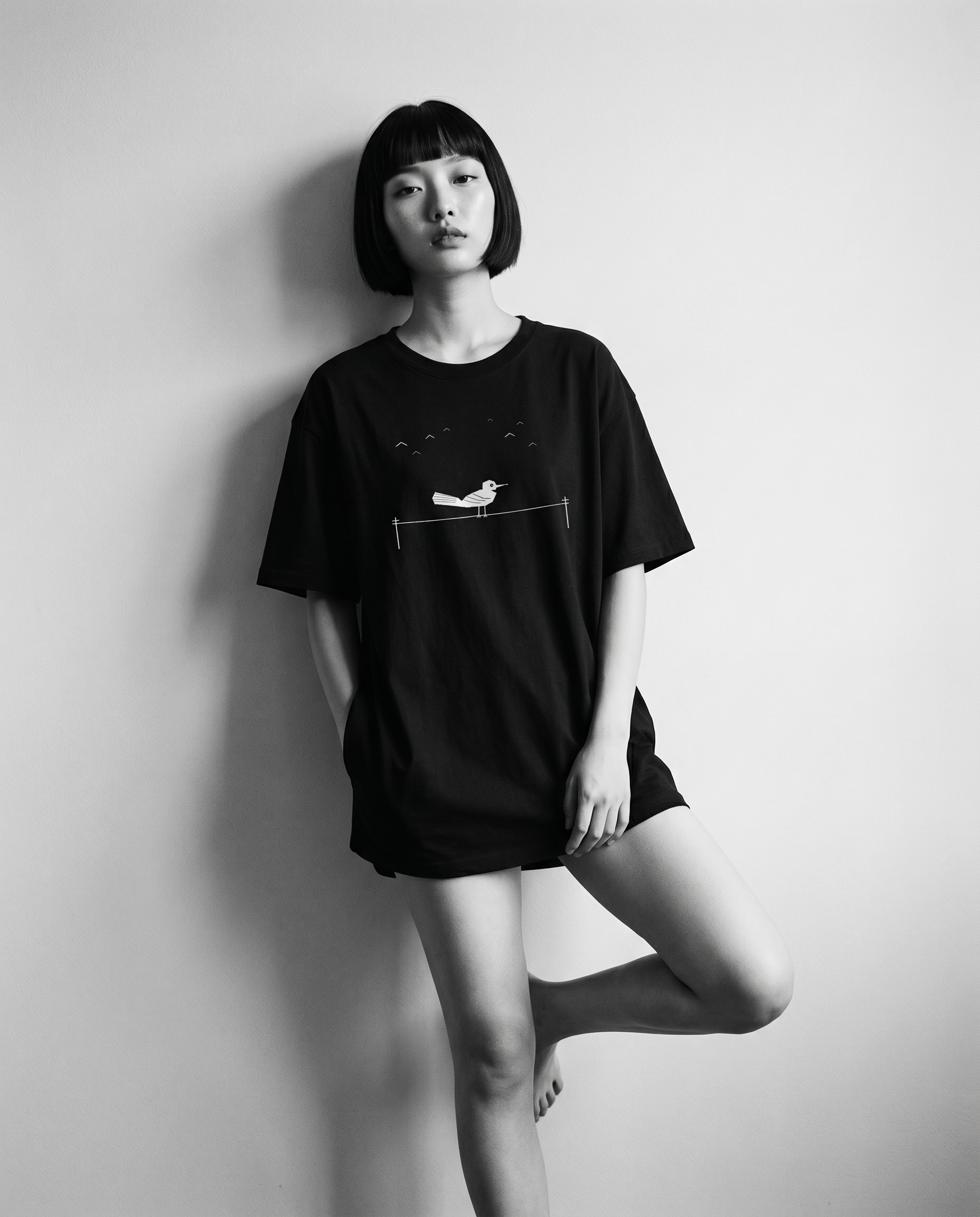 Nagi in the Kuroi Karasu Tee — leaning