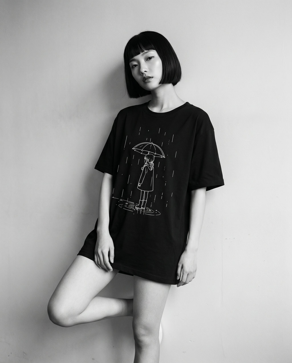 Nagi in the Kuroi Amamachi Tee — leaning