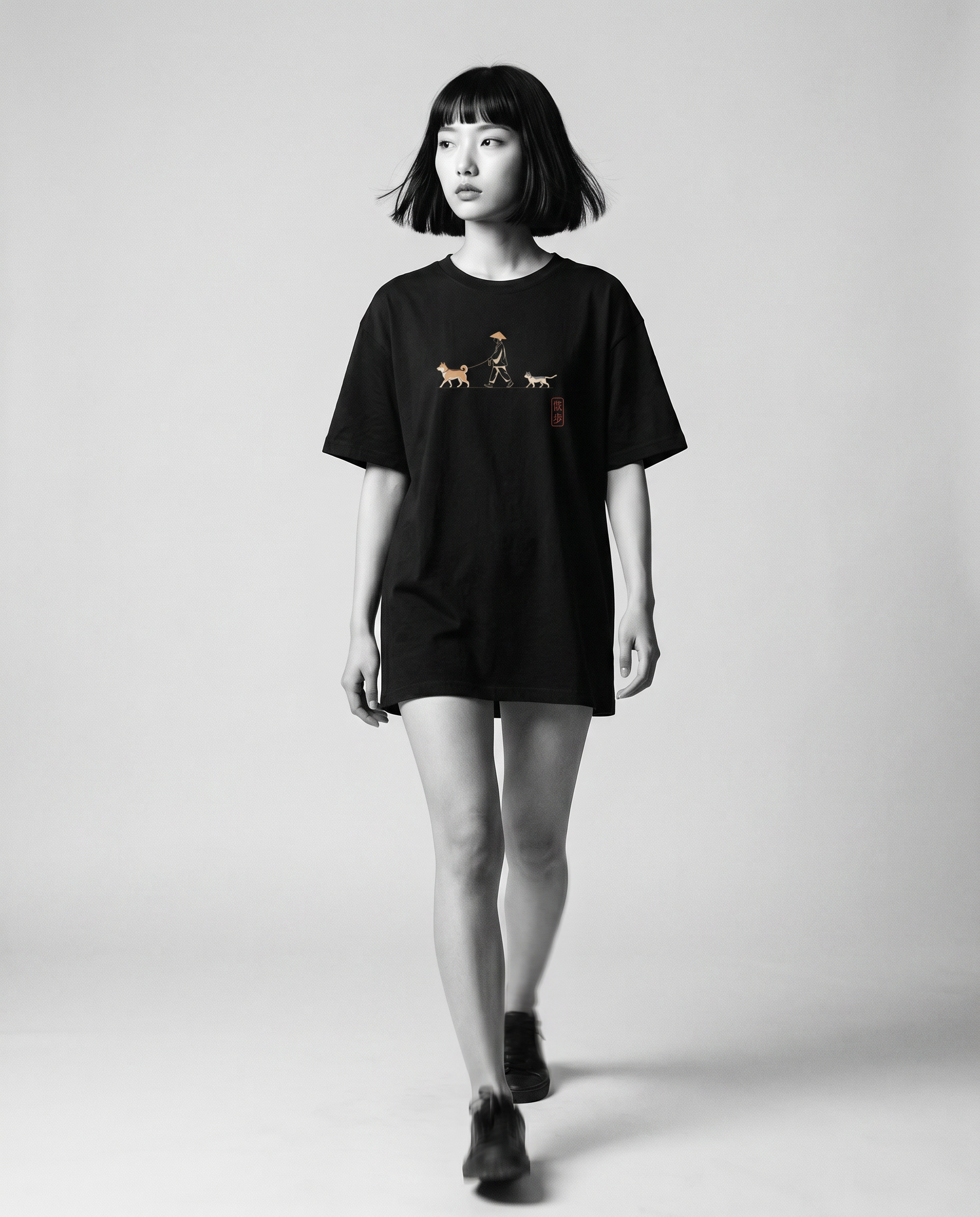 Nagi in the KUROI Yoru no Sanpo Tee — walking